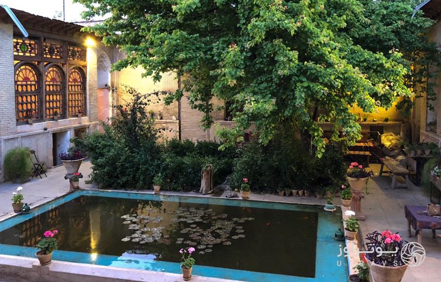 حیاط خانه تاریخی منطقی نژاد در شیراز